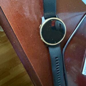 Smartwatch Garmin Venu with Black Strap and Gold Bezel